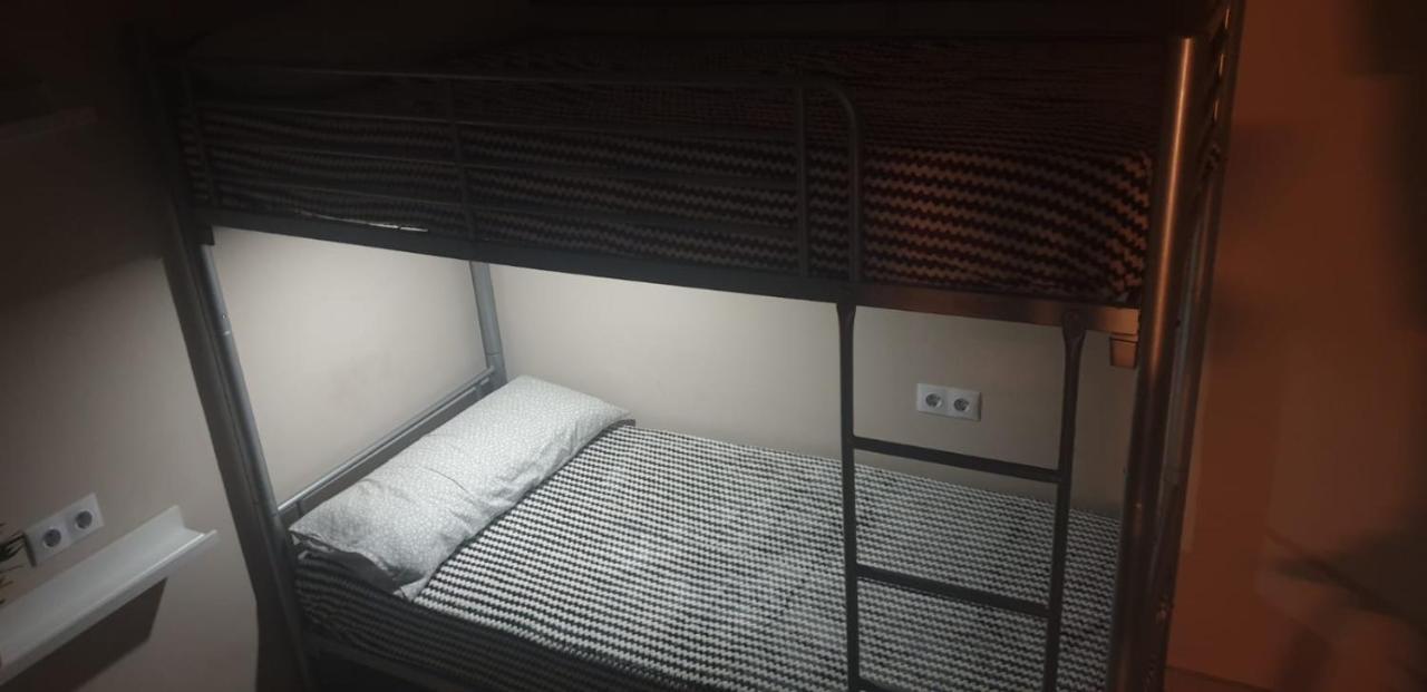 Hostel Traveller Host Madryt Zewnętrze zdjęcie